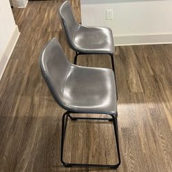 2 Bar Stools 