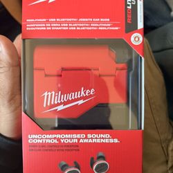 Milwaukee Bluetooth Headphones 