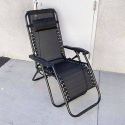 (Brand New) $40 Foldable Outdoor Patio Zero Gravity Recliner Lounge Chair, Adjustable Headrest, Textilene Mesh