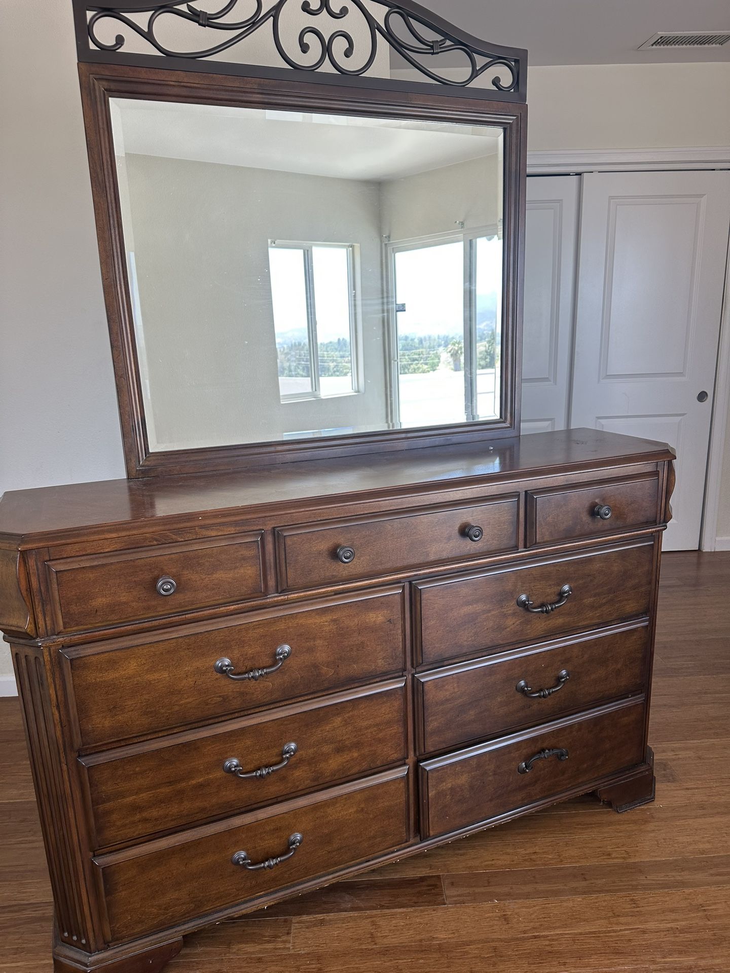 Dresser With Mirror (wood)