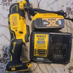 MULTITUD DEWUALT PILA Y CARGADOR NUEVOS