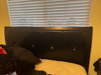 Queen size bed set