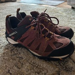 Women’s hiking shoes