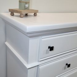 Modern Broyhill 6-Drawer Dresser