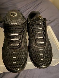 Nike Air Max Plus Sneakers Triple Black (size 8)