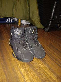 Jordans 7 gold black (used)