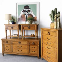 Mid Century Vintage Bedroom Dresser Set Stunning 4 piece bedroom set made by ‘Drew’.