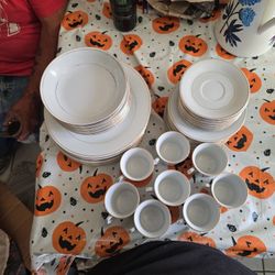 Fairfield Classic Gold Porcelain Plate & Tea Cup Set