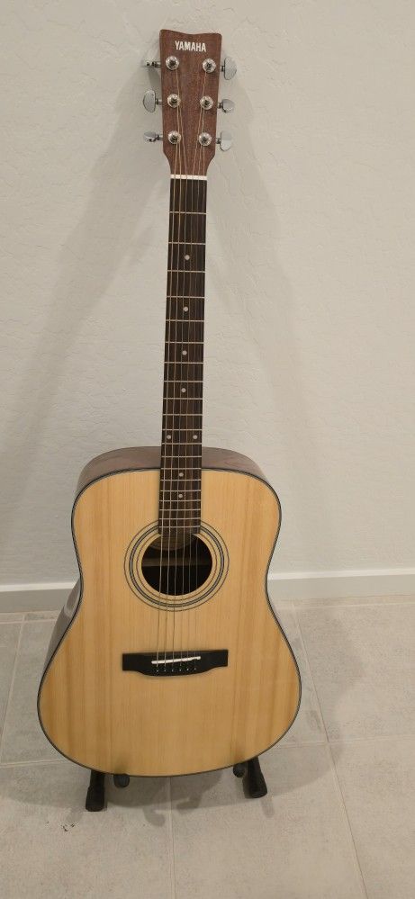Yamaha 325D Acoustic Guitar With Stand And Case