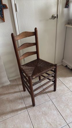 Great condition Shaker style wood chair