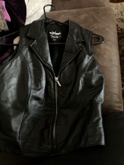 Women’s leather vest motorcycle size med very nice
