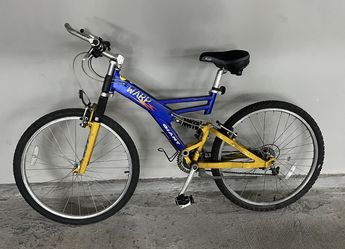 Mountain Bike Giant With Shock Absorbers
