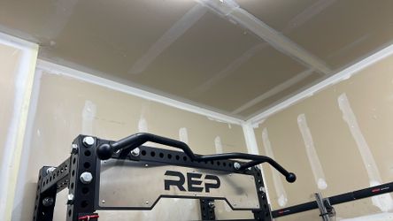 Front mounted pull up bar