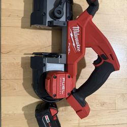 Milwaukee Fuel Compact Band Saw  w/one Battery 