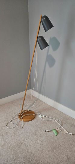 Magnetic floor lamp