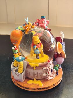 Disney Store Winnie the Pooh and Heffalumps & Woozles musical snow globe