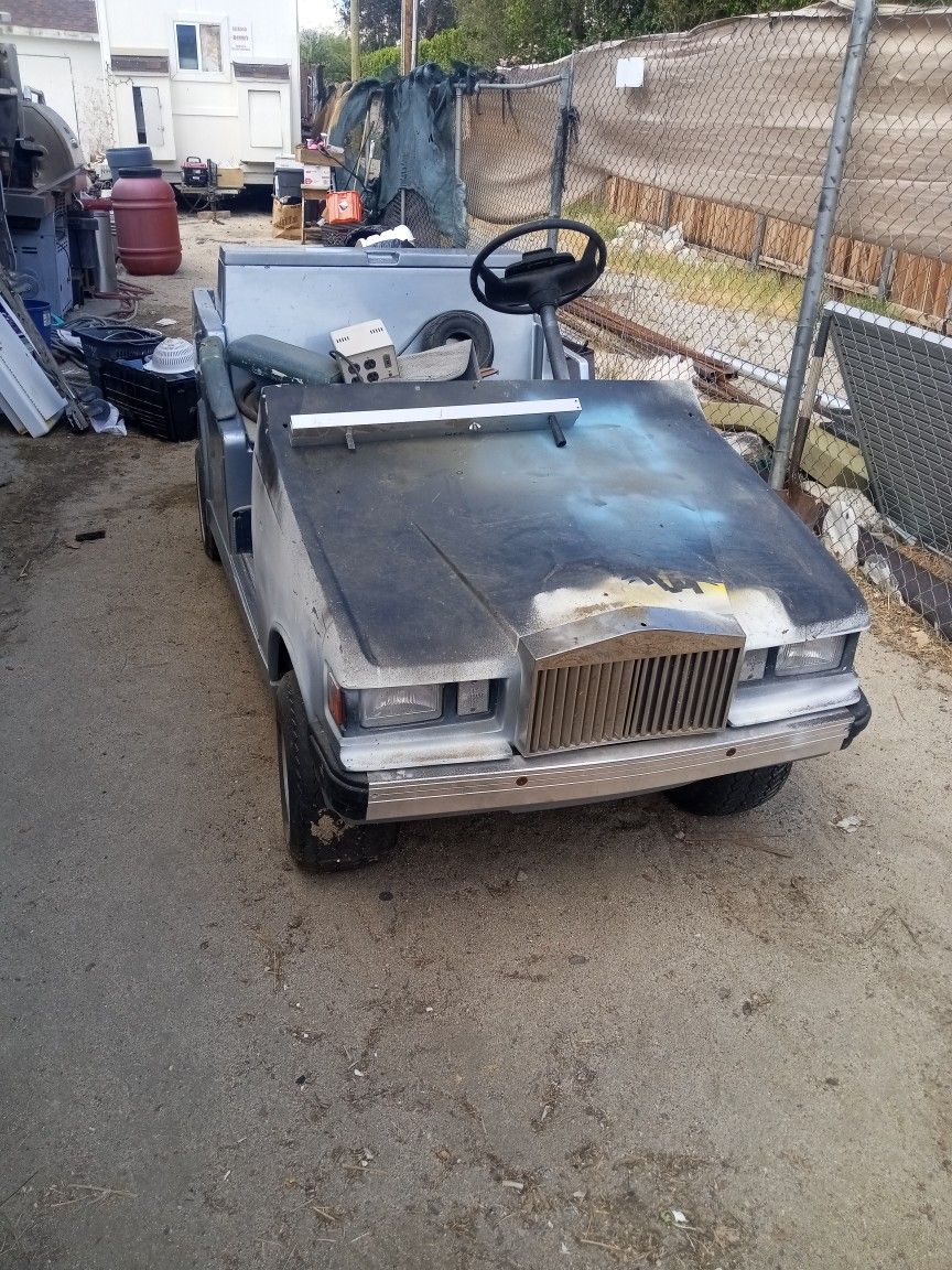 One hundred Golf Cart