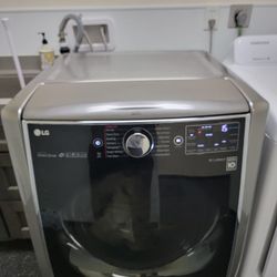 Like New Condition!!! TOP OF THE LINE ~ LG SIGNATURE SERIES!!! Graphite Steel, MEGA CAPACITY,  TurboWash, LG, Front Load Washer with STEAM!!! Must See