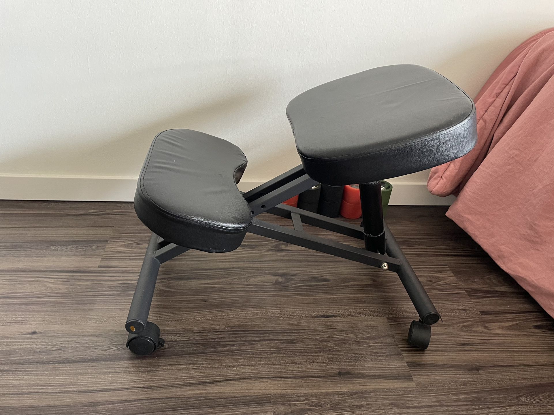 Ergonomic Leather Kneeling Chair