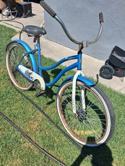 Female huffy beach cruiser