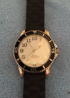 100 feet water resistant divers watch