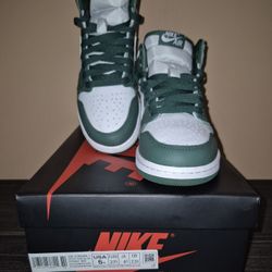 Jordan 1 Retro Og High (Sz 5Y)