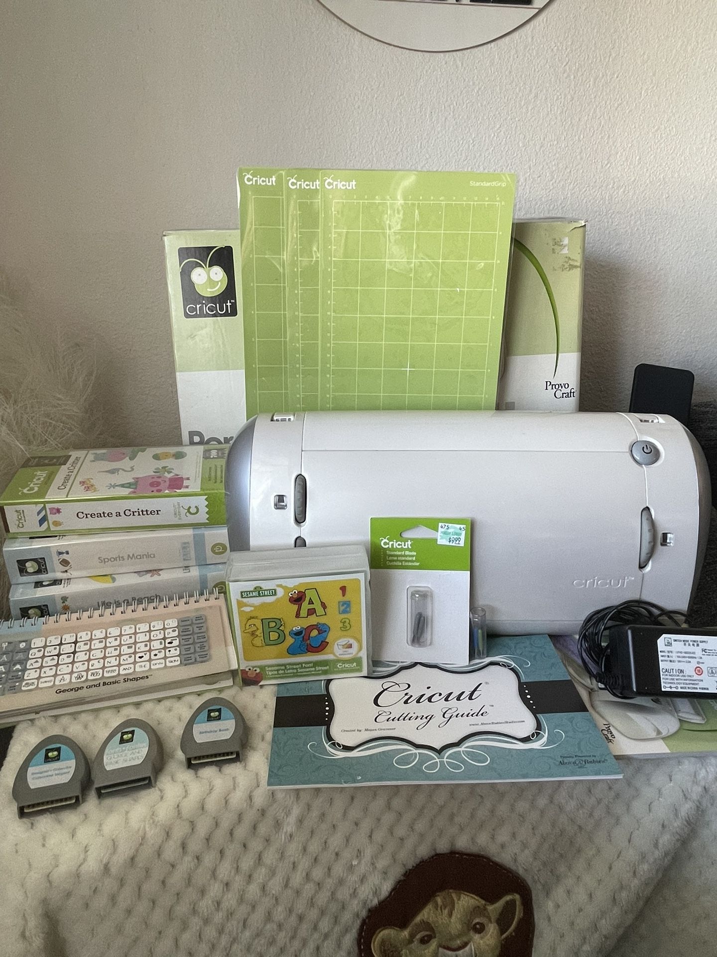 Cricut Personal Electronic Cutting Machine 6” X 12” Model Crv001 With Box
