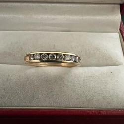 Ladies 14K Solid Gold Diamond Band . Sz 7  Approx 1/2 Carat Diamonds 