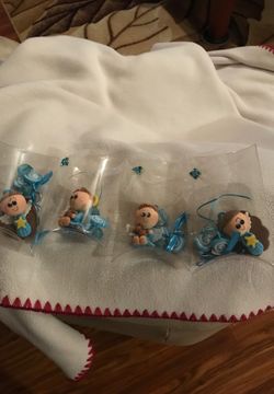 New angel 😇 boy keychain in its own box can be used as gifts, baptism or birthday decorations or Baby Showers