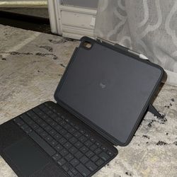 Logitech iPad Case With Keyboard And Mouse 