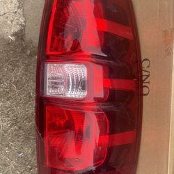 $30.00 - USED PASSENGER TAILLIGHT FROM 2007 CHEVY CHEVROLET AVALANCHE LUBBOCK,TX