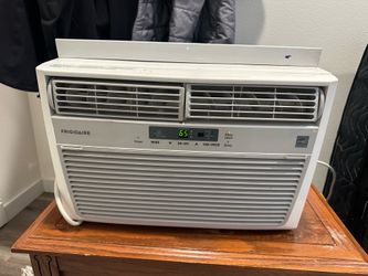 Electrolux Frigidaire window air conditioner, model FFRE06L3Q1