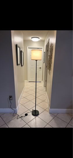 New Black Floor Lamp whit 💡 , On / Off Switch Foot