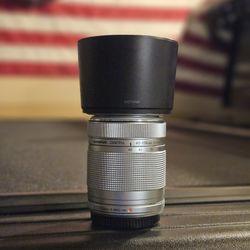 Olympus M.Zuiko ED 40-150mm 
f/4-5.6 R Lens with caps and hood