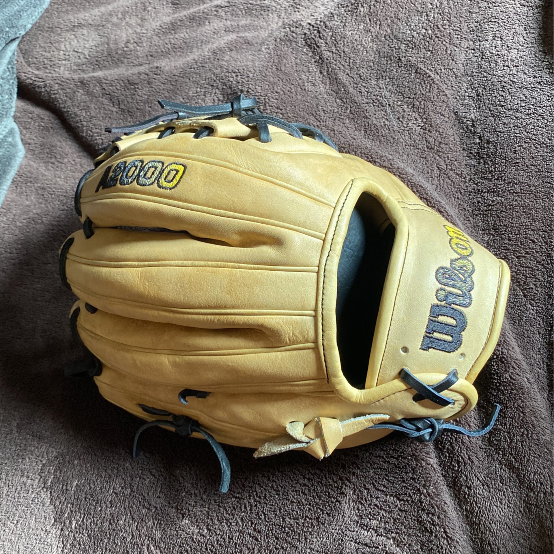 Wilson a2000 baseball glove