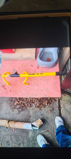 THE CLUB YELLOW TWIN HOOKS STEERING WHEEL SECURITY LOCK
