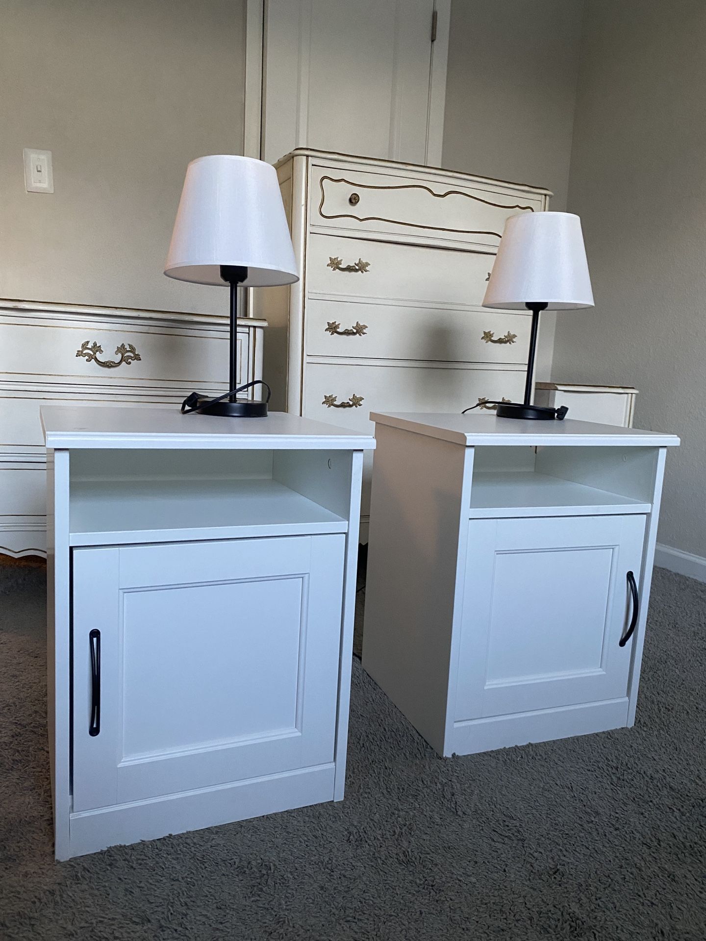 White Modern Bedroom Nightstands Set of 2 with lamps included
