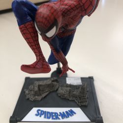 Spider-man McFarlane statue