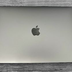 macbook pro 2017 i5 8gb ram 250gb  ssd 