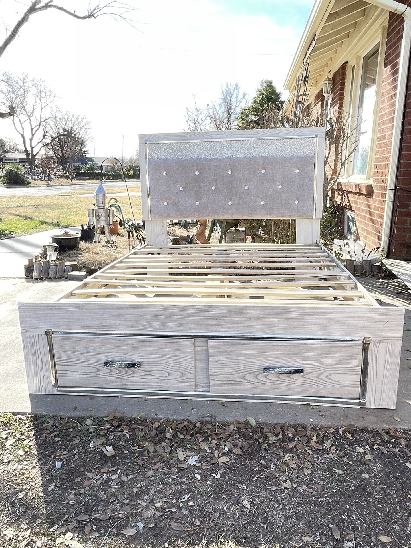 Queen Upholstered White Storage Platform Bed 