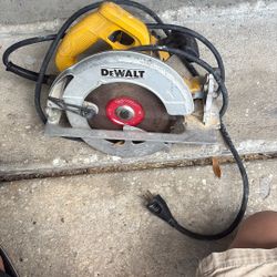 Dewalt Skillsaw In Great Working Condition 