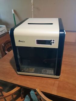XYZprinting da Vinci 1.0 is an enclosed FDM desktop 3D printer