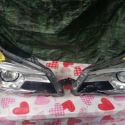 2016-18 Subaru Forester Left & Right Headlight Pair 