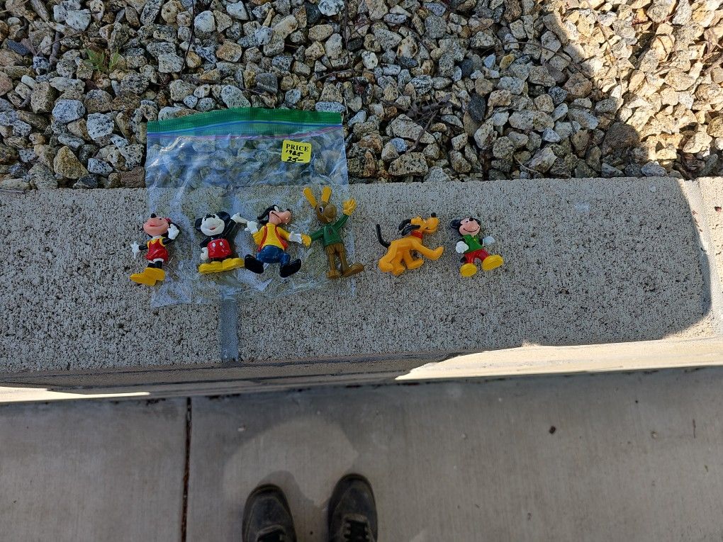 1985 Dinsey Figurines