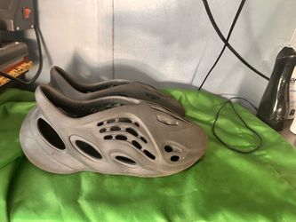 Yeezy $25