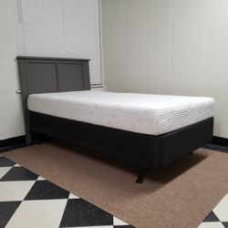 Twin size set - can DELIVER almost anywhere for $20 extra - gently used and in very good condition 😍