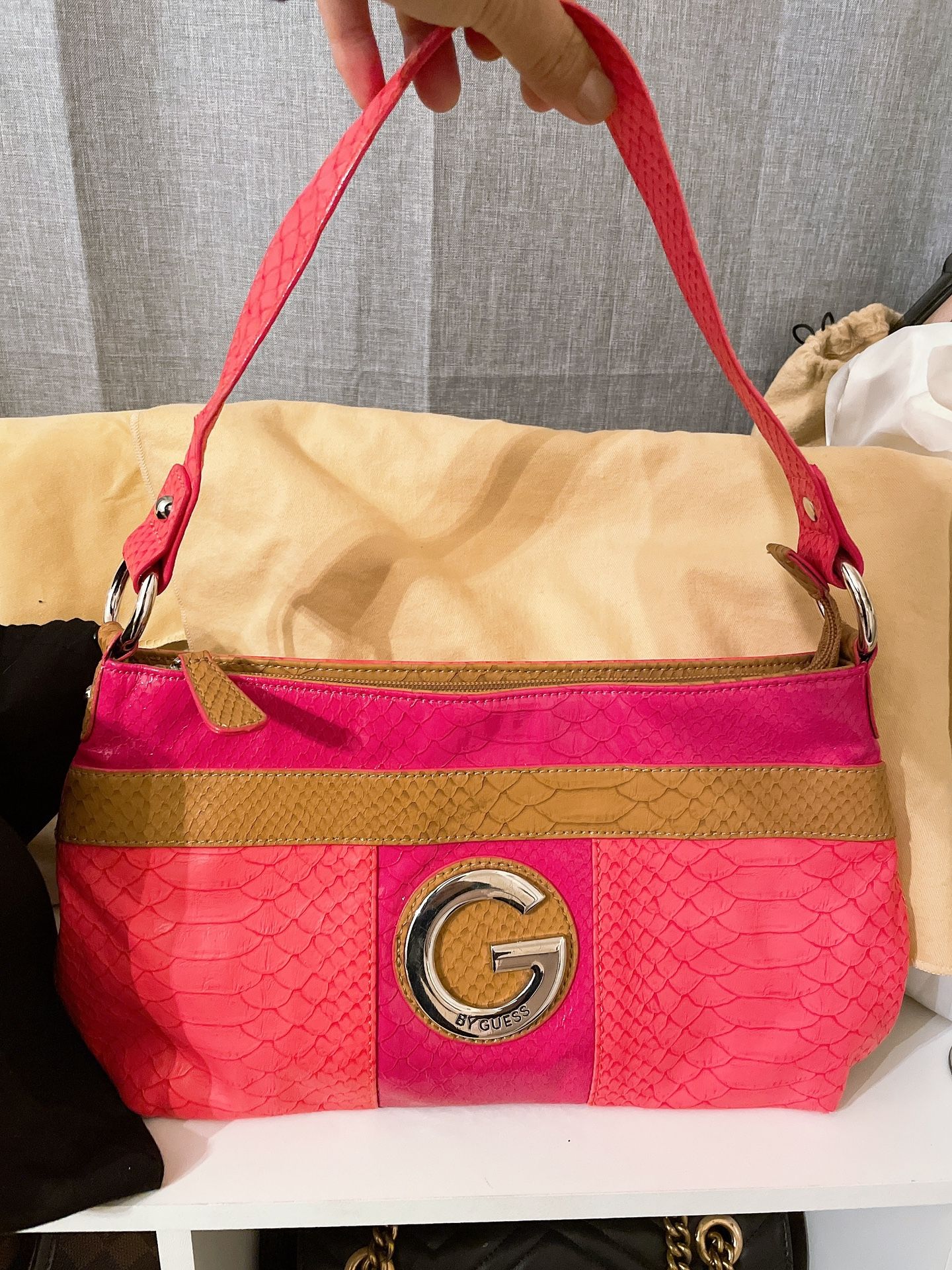 New Guess Shoulder Bag