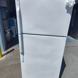 Refrigerator GE Whirlpool & More Lots Of Appliances In Stock.