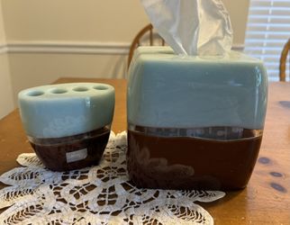 Croscill “Oasis” Acrylic Tissue Box Cover And Toothbrush Holder 