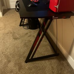 desino gaming desk